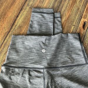 NWOT Lululemon ankle leggings.